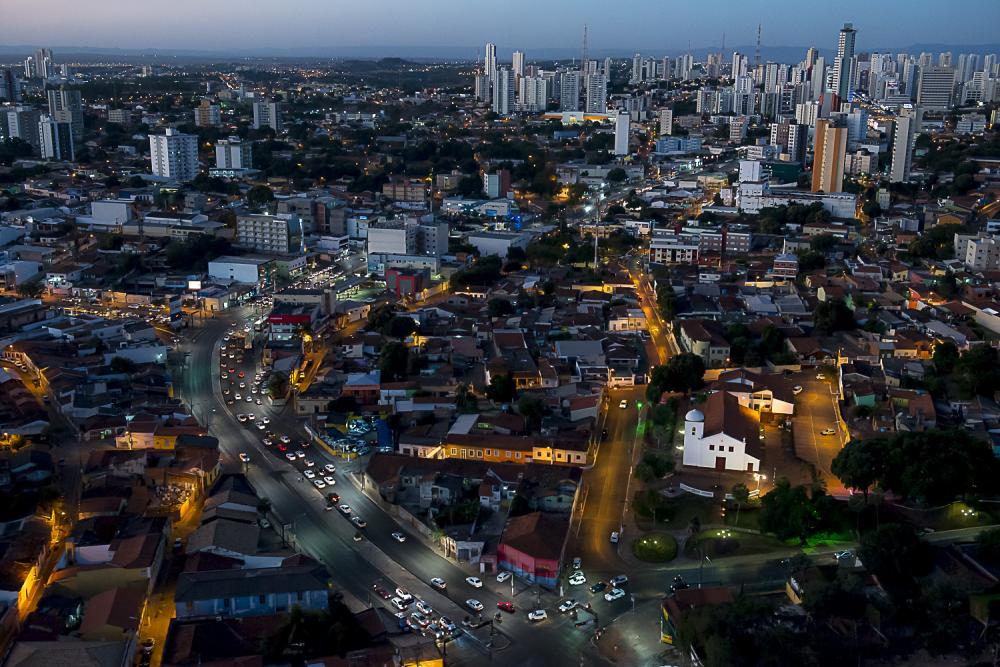  Governo firma convênio para entregar luminárias de LED a Cuiabá