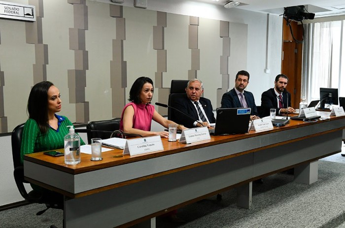 Debatedores sugerem quarentena e veto a vantagens oferecidas por lobistas