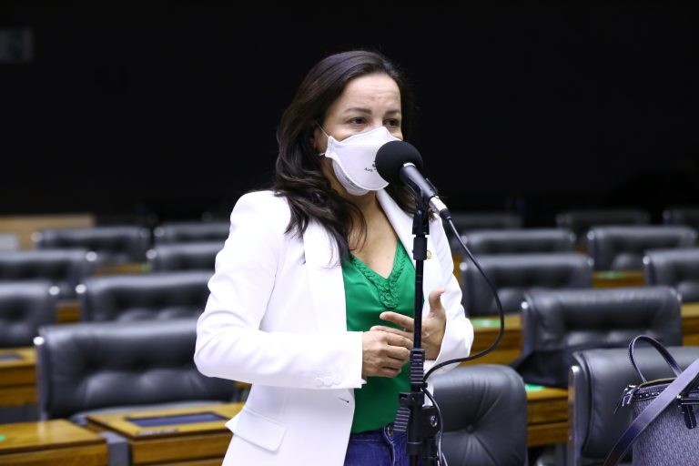Comissão aprova projeto sobre valorização da literatura regional em universidades federais