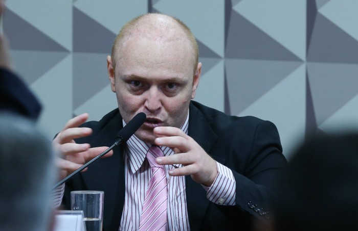 Após depoimento à CPMI, defesa vai pedir proteção a Delgatti