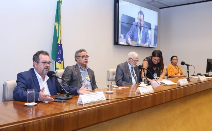 Rádios comunitárias criticam o governo por atraso em mudanças na regulamentação do setor