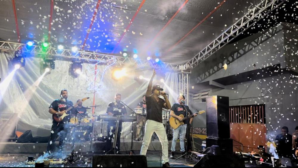 Banda Terra lança nova música durante feira de artesanatos no São João Del Rey
