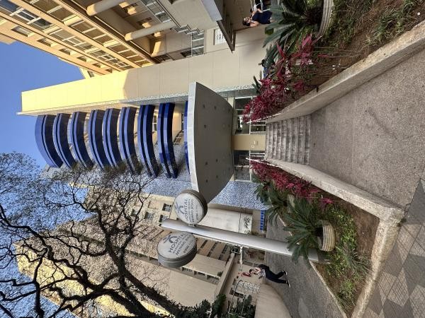 Parlamentar conhece estrutura do hospital municipal referência em atendimento pediátrico do país