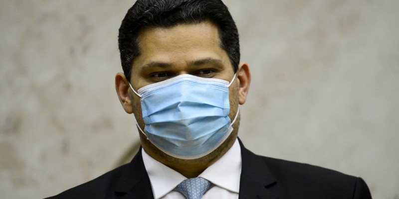 Pressionado por sabatina de Mendonça, Alcolumbre reclama de ameaças