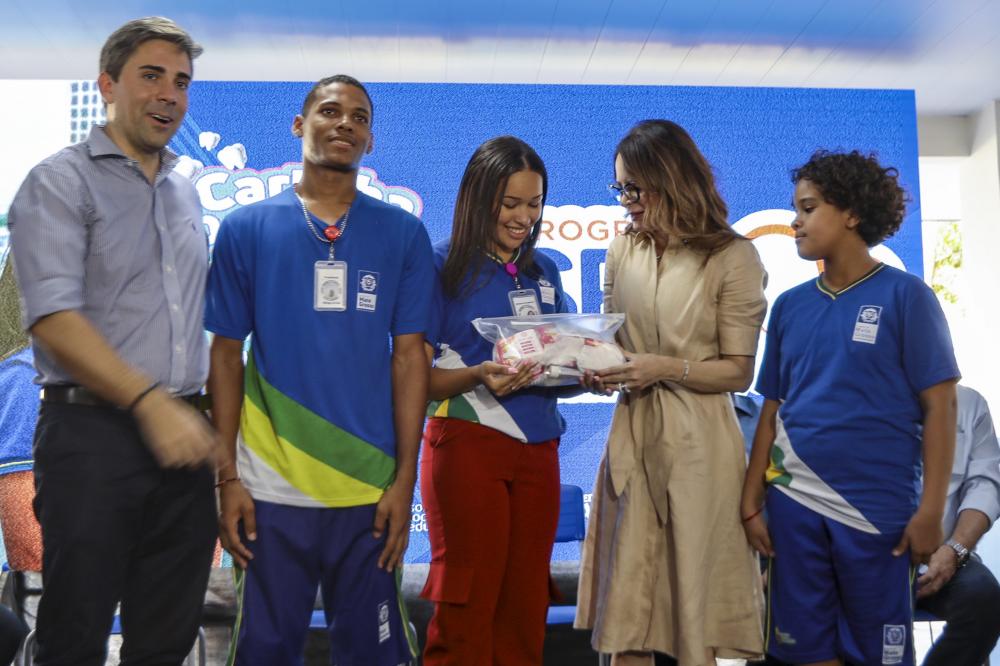  Governo de MT entrega kits de higiene a estudantes de escolas estaduais