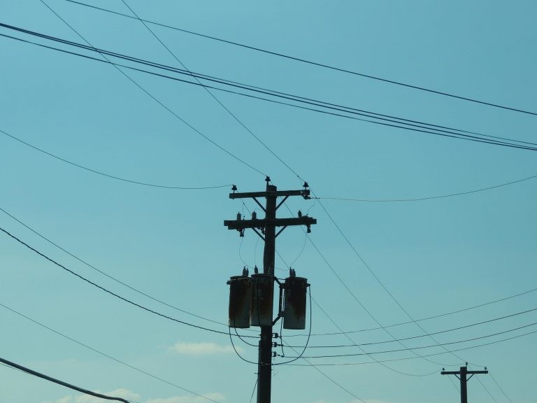 Comissão discute subsídio para compensar perda com 'gatos' de energia