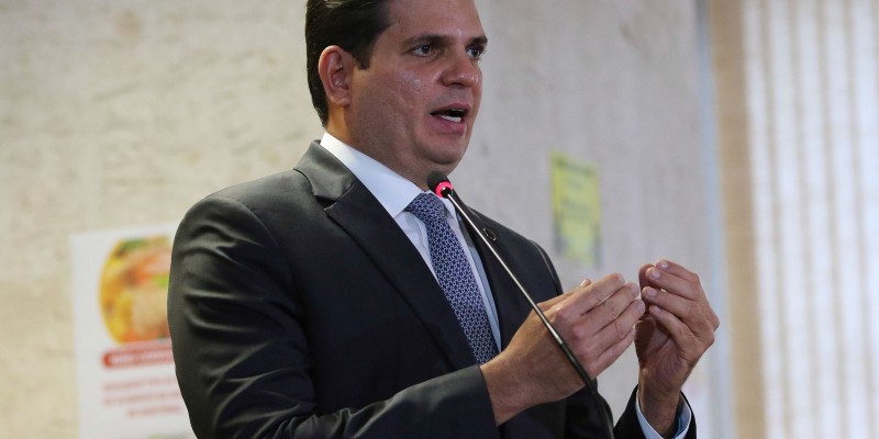 Ministro diz que governo não trabalha com hipótese de racionamento