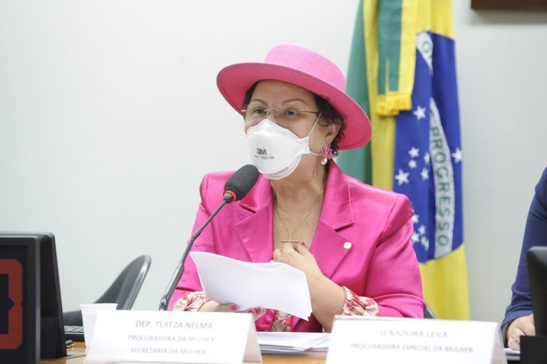 Deputados e Ministério da Saúde discordam sobre mamografia antes dos 50 anos para prevenir câncer
