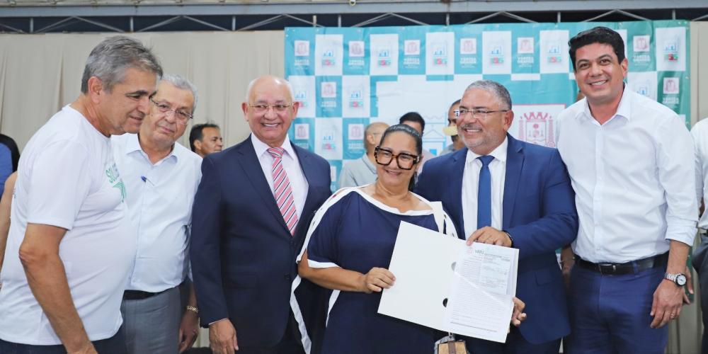 Mais de 310 famílias de Várzea Grande conquistam títulos definitivos de seus lares