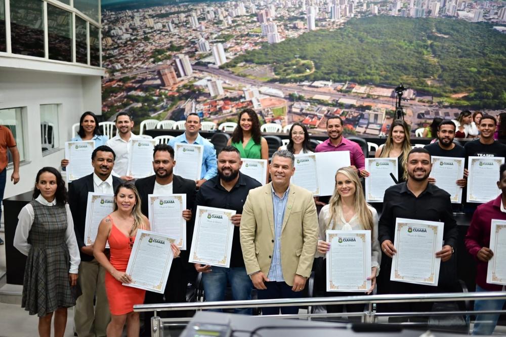 Categoria comemora Dia do Educador Físico recebendo Moção de Aplausos de vereador da saúde