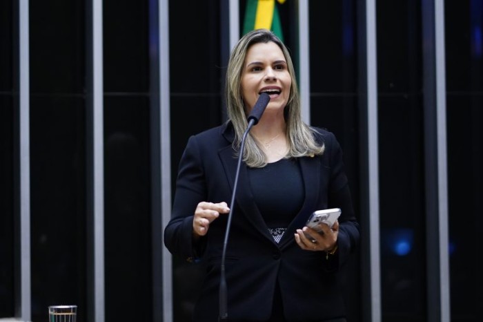 Comissão aprova prestação de serviço comunitário para adolescente que recusar advertência