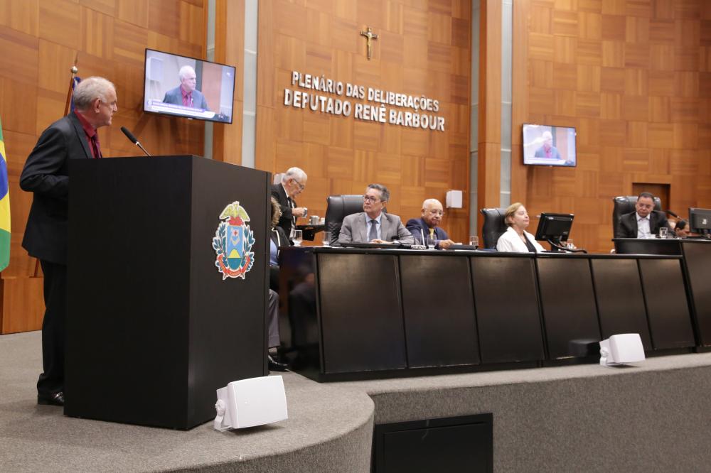 Assembleia Legislativa presta homenagem aos oficiais de justiça de MT
