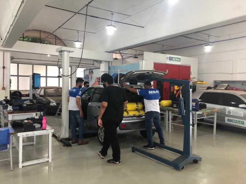 MT Gás capacita mecânicos em instalação do sistema GNV