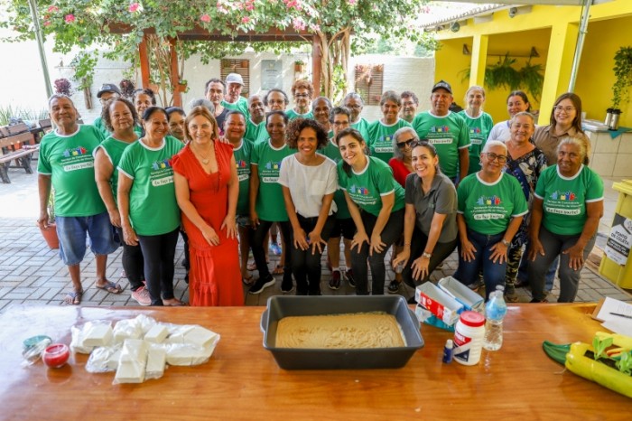 Oficina de sabão é realizada com idosos de Lucas do Rio Verde