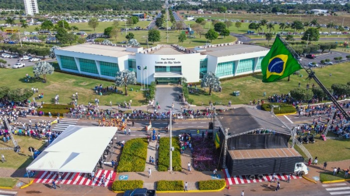 Desfile Cívico encanta luverdenses no Dia da Independência