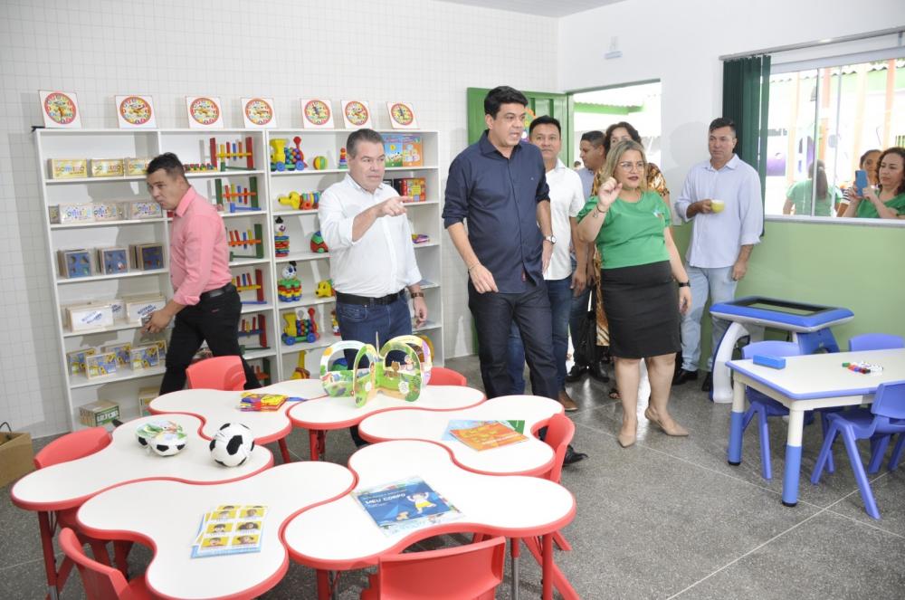 Kalil entrega obras de requalificação e anuncia rede municipal de educação 100% revitalizada 