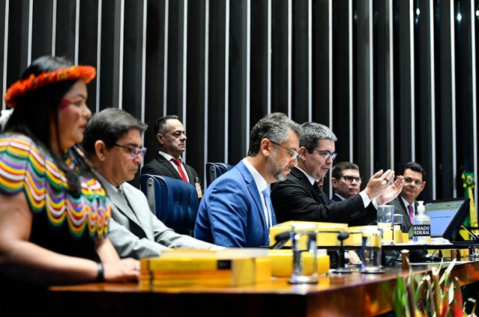 Possível exploração petrolífera marca discursos em homenagem ao Amapá