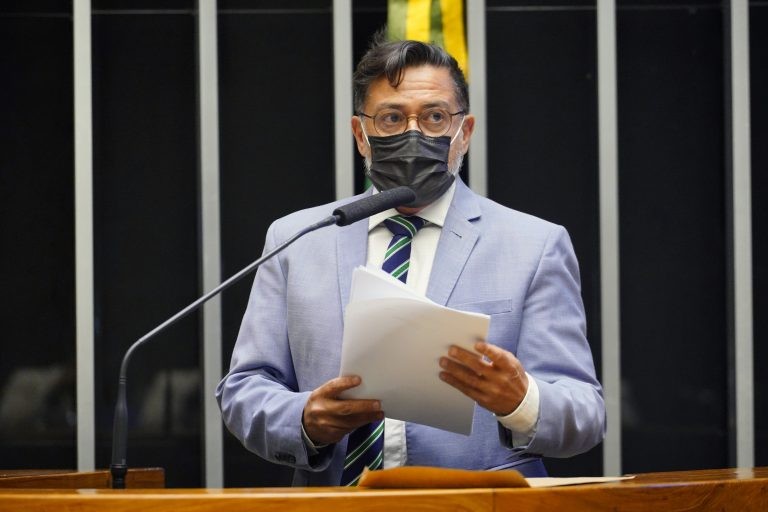 Projeto inclui estrangeiro residente no Brasil entre beneficiários do BPC