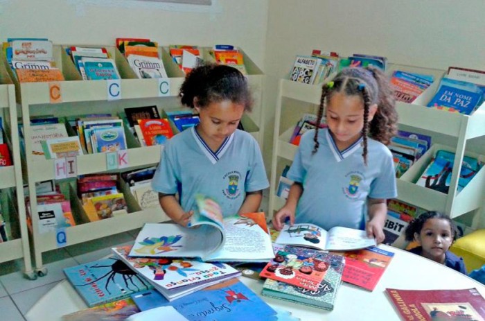 Plenário aprecia projeto que prevê universalização de bibliotecas escolares até 2028