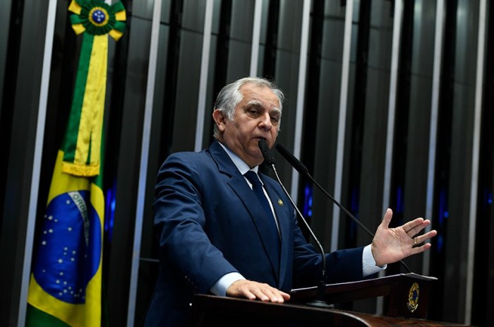 Izalci quer saber o que aconteceu com as mensagens apagadas do celular de GDias