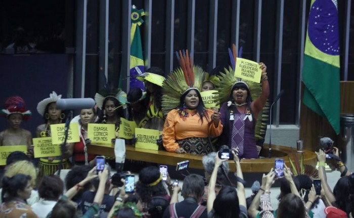 Sessão solene da Câmara faz homenagem à 3ª Marcha das Mulheres Indígenas