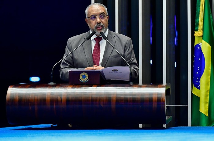 Paim critica PEC que autoriza venda de plasma humano