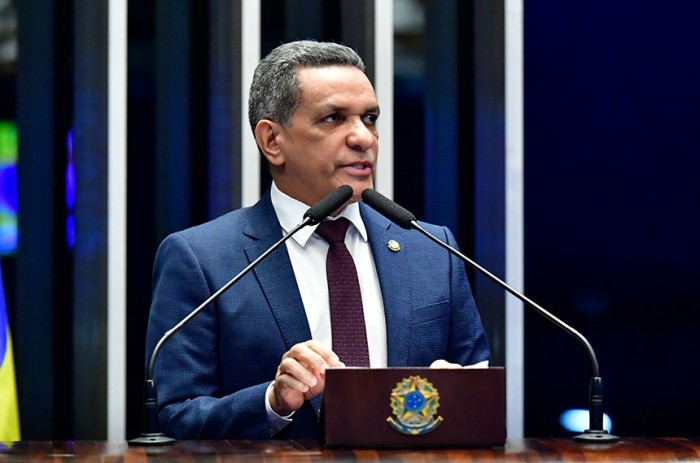 Mecias busca apoio para sustar decretos que afetam terras em Roraima