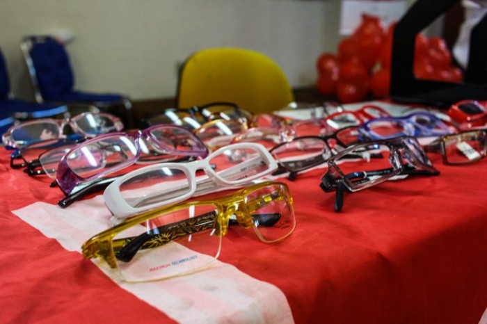 Comissão debate proibição da venda de óculos e lentes sem certificação de qualidade