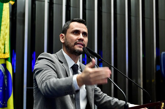 Cleitinho critica volta da contribuição assistencial a sindicatos