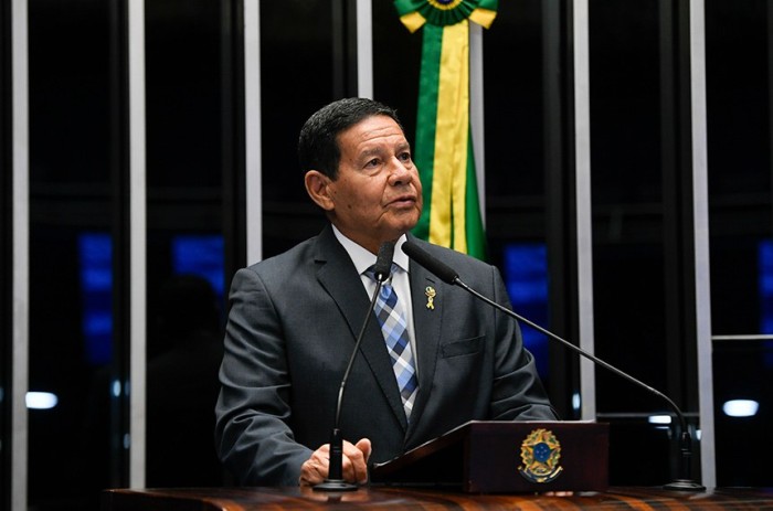 Mourão critica atuação de ministros do STF e pede apoio dos senadores