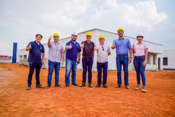 Prefeito Miguel Vaz e diretores do Sest Senat visitam obras da unidade no município