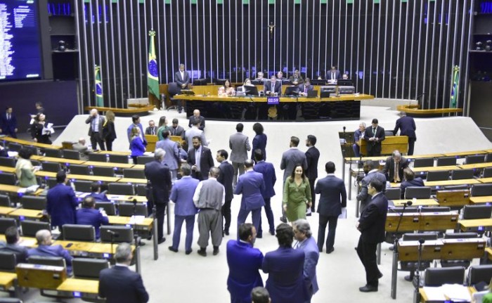 Plenário da Câmara retoma discussão de minirreforma eleitoral