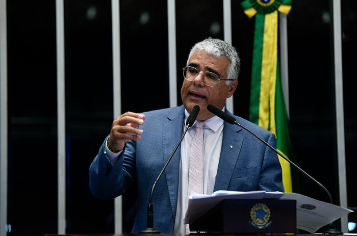 Girão elogia advogado por questionar STF em julgamento de réu do 8 de janeiro