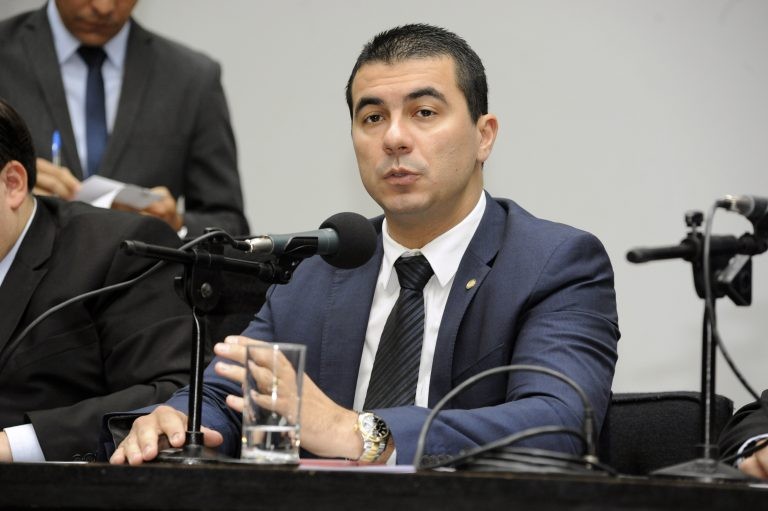 Comissão aprova isenção fiscal para pessoa com deficiência comprar celular e computador