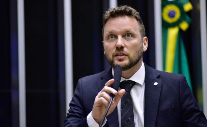 Comissão aprova projeto que prevê a suspensão do registro de veículo