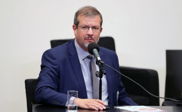 Comissão debate redução na idade de estágio para alunos do ensino fundamental