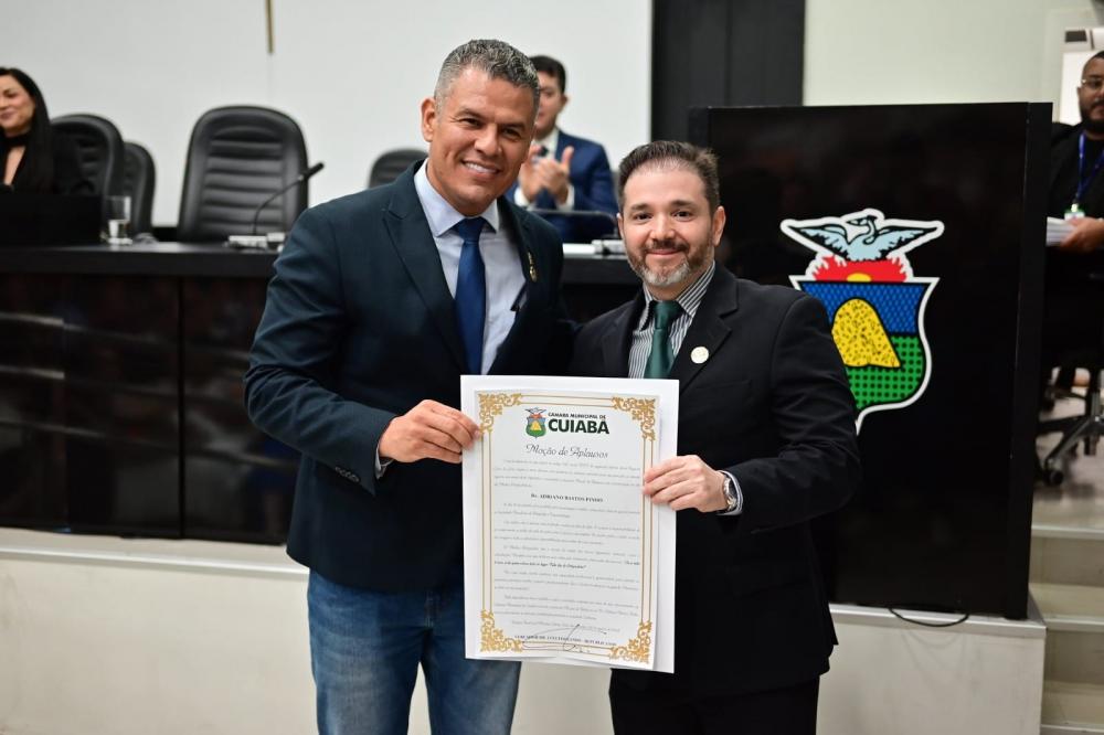 Dr. Luiz Fernando homenageia colegas de profissão em sessão solene na Câmara Municipal