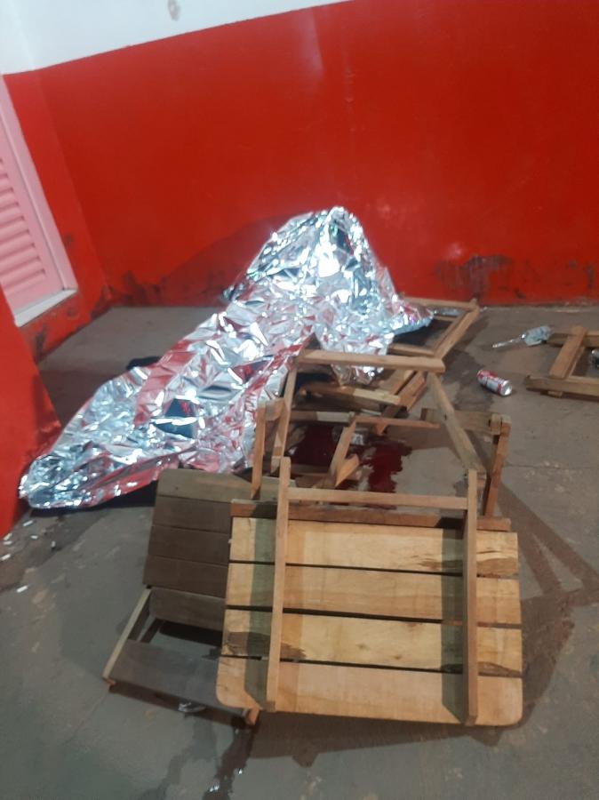 Homem é morto por dupla a facadas em bar de Várzea Grande 