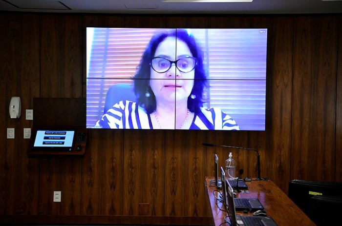 PNE deve promover saúde mental e combater violência em escolas, aponta debate