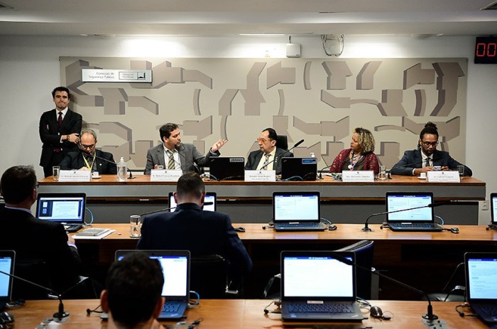 Fim dos 'saidões' divide opiniões em audiência na CSP