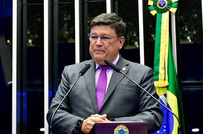 Carlos Viana propõe reajuste anual na alimentação escolar