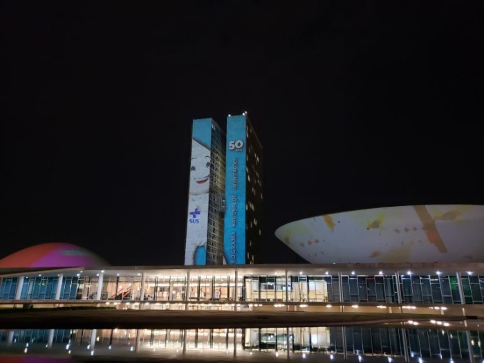 Congresso recebe projeção de imagens em homenagem aos 50 anos do Programa Nacional de Imunização