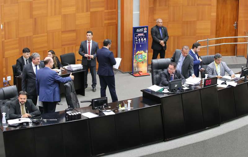 Assembleia aprova PL que proíbe implantação de banheiro unissex em MT