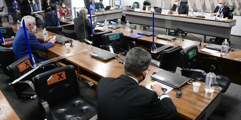 Aziz adia para quarta-feira a leitura do relatório da CPI