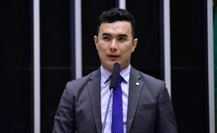 Projeto proíbe tomadas de energia elétrica em áreas acessíveis aos presos nos presídios