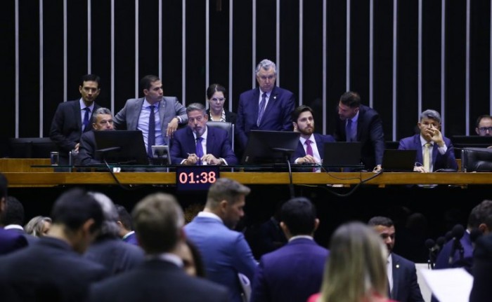 Deputados analisam projeto que amplia prazo da cota de tela para filmes brasileiros; acompanhe