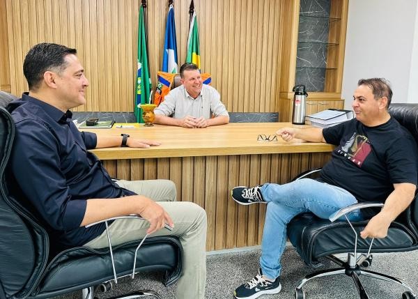 Reunião entre Legislativo e Executivo busca formas de regularizar terrenos do DIC Leonel Bedin