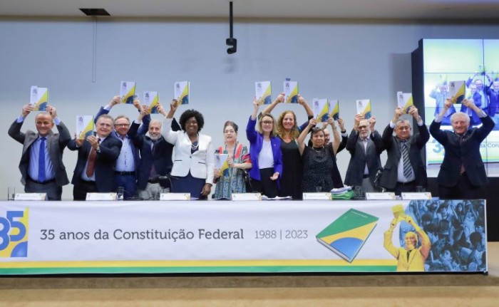 Constituintes lamentam mudanças feitas na Constituição e o não cumprimento integral da Carta Magna