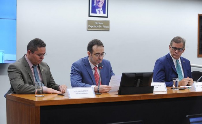 Conselho de Ética absolve dois deputados acusados de quebrar o decoro parlamentar