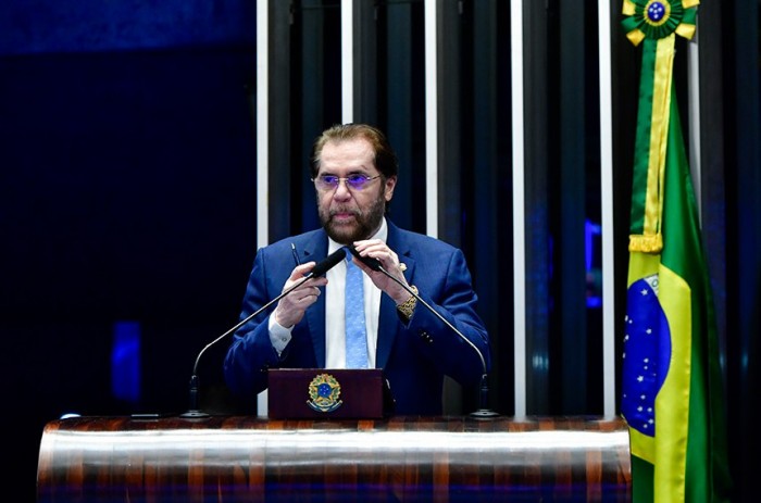 Plínio cobra ações estruturantes no AM para combate à estiagem